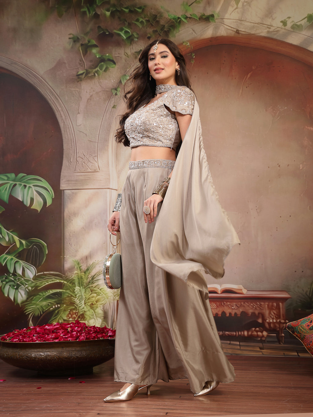 Women's Grey Solid & Embroidered Poly Georgette Co-Ords Set