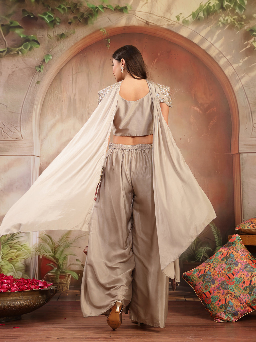 Women's Grey Solid & Embroidered Poly Georgette Co-Ords Set
