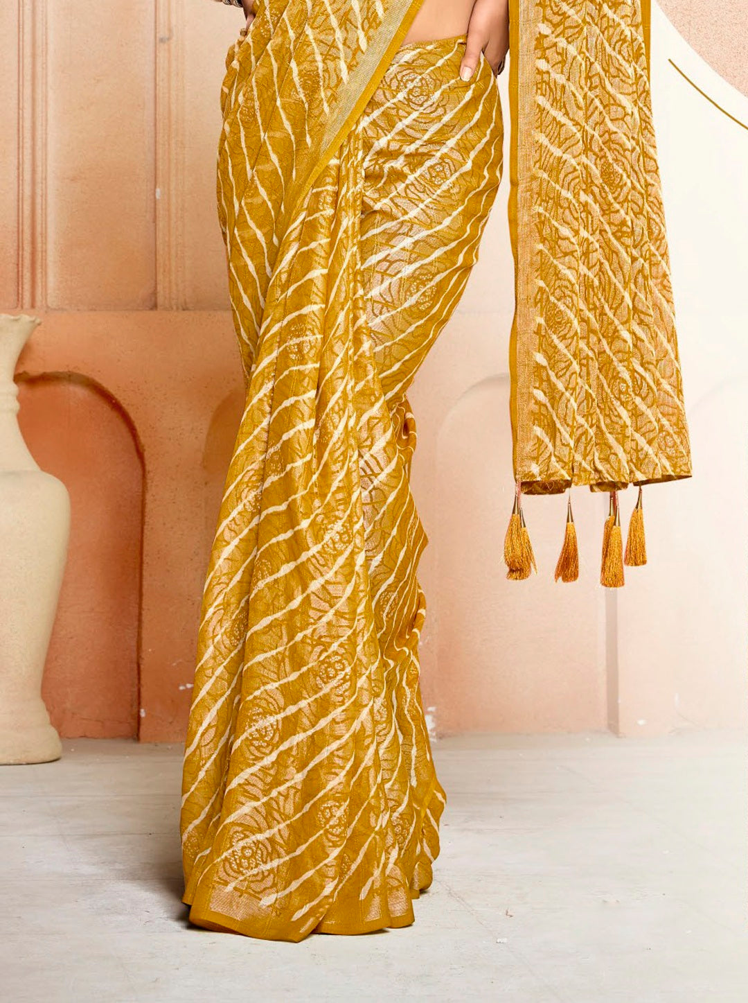 Women's Mustard Leheriya Printed Silk Blend Saree With Unstitched Blouse Piece